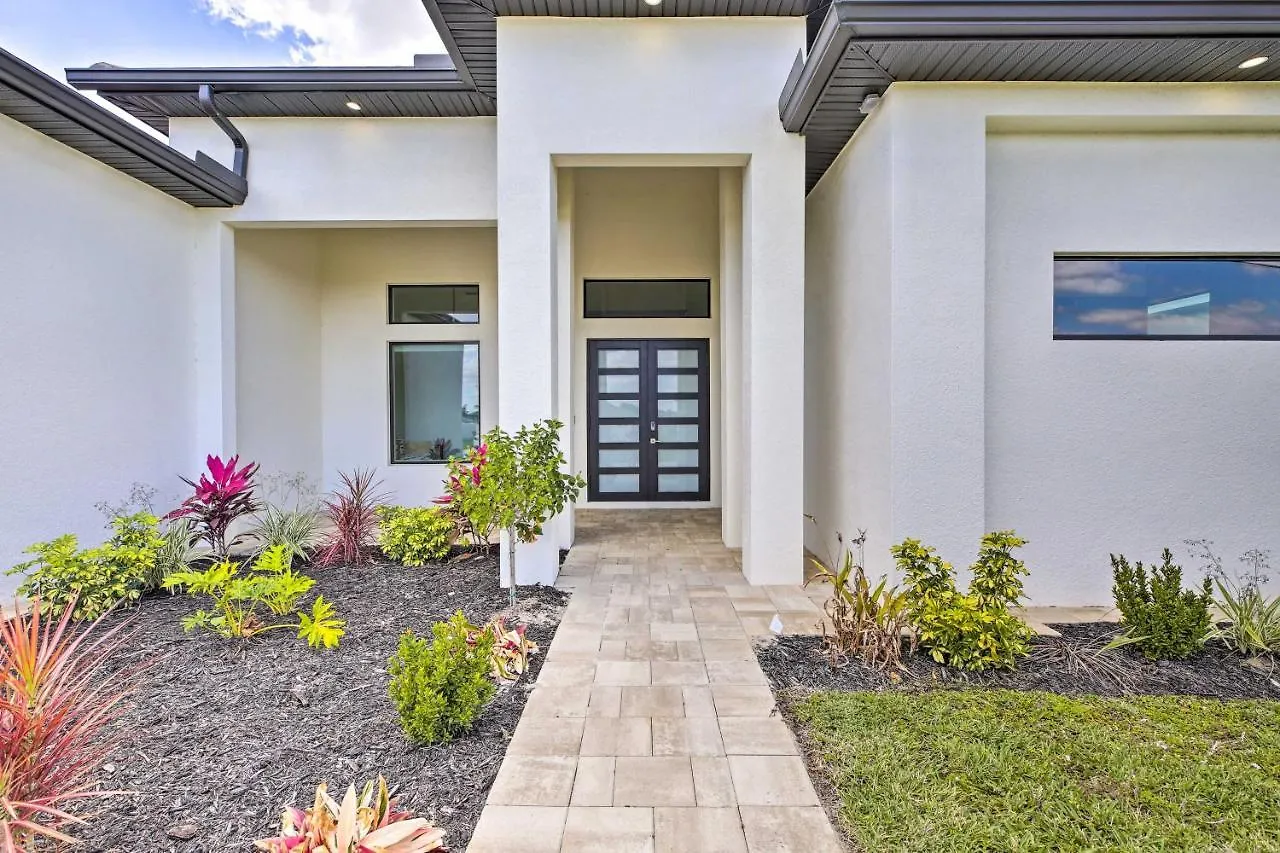 Holiday home Canalfront Escape With Private Pool! Cape Coral