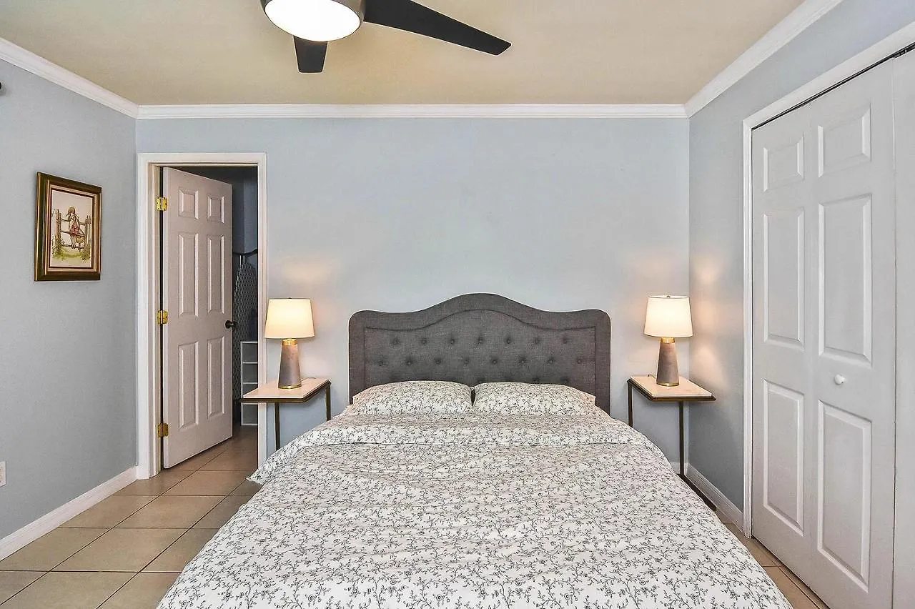Rest And Re Treat Apartment Cape Coral