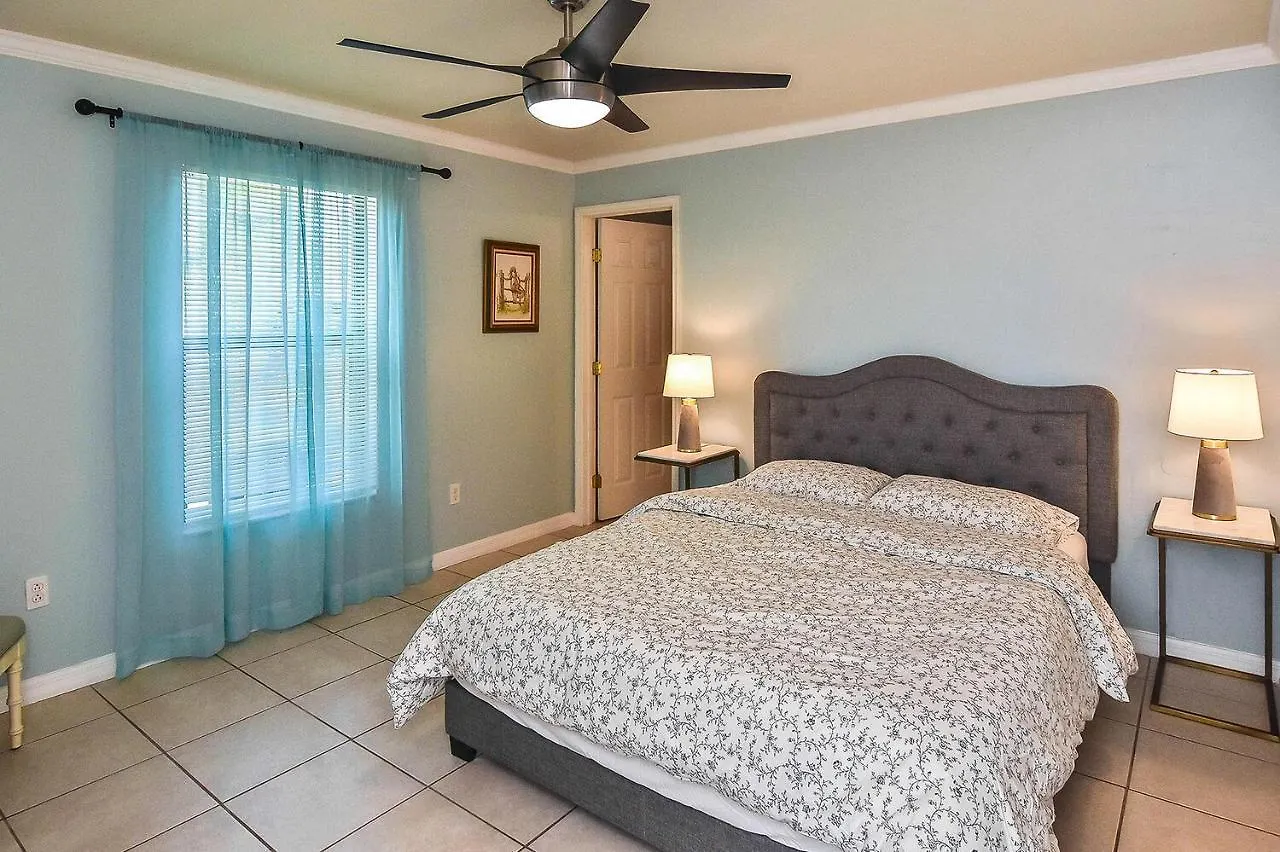 Rest And Re Treat Apartment