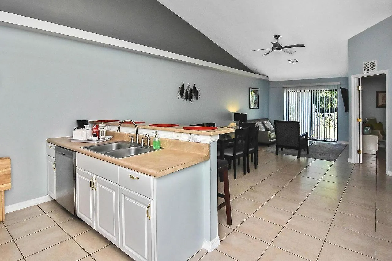 Rest And Re Treat * Cape Coral