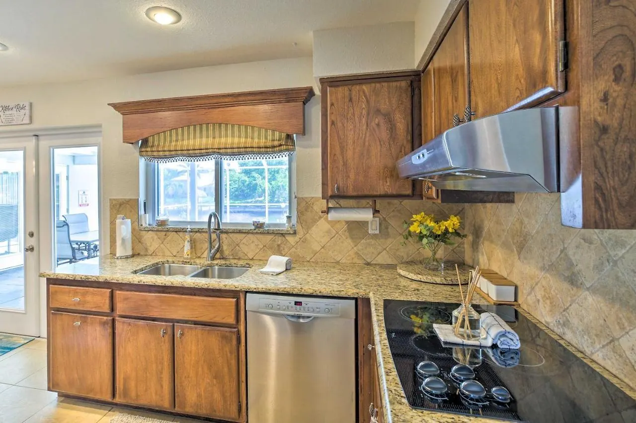 Canalfront Escape Lanai With Pool! * Cape Coral