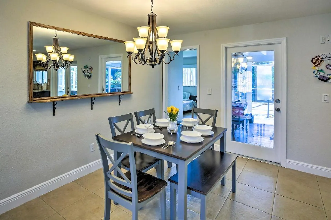 Canalfront Escape Lanai With Pool! Holiday home *