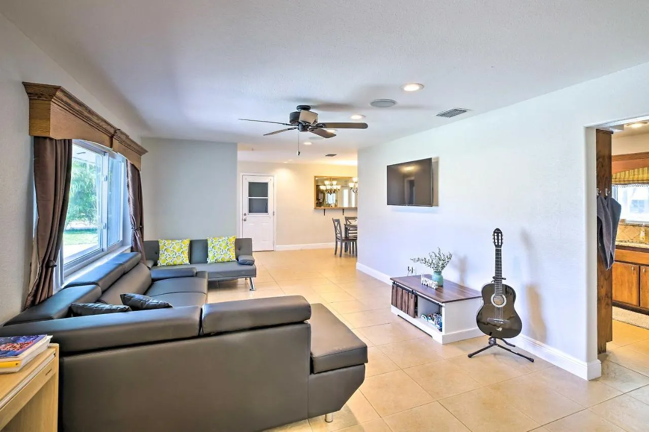 Holiday home Canalfront Escape Lanai With Pool!