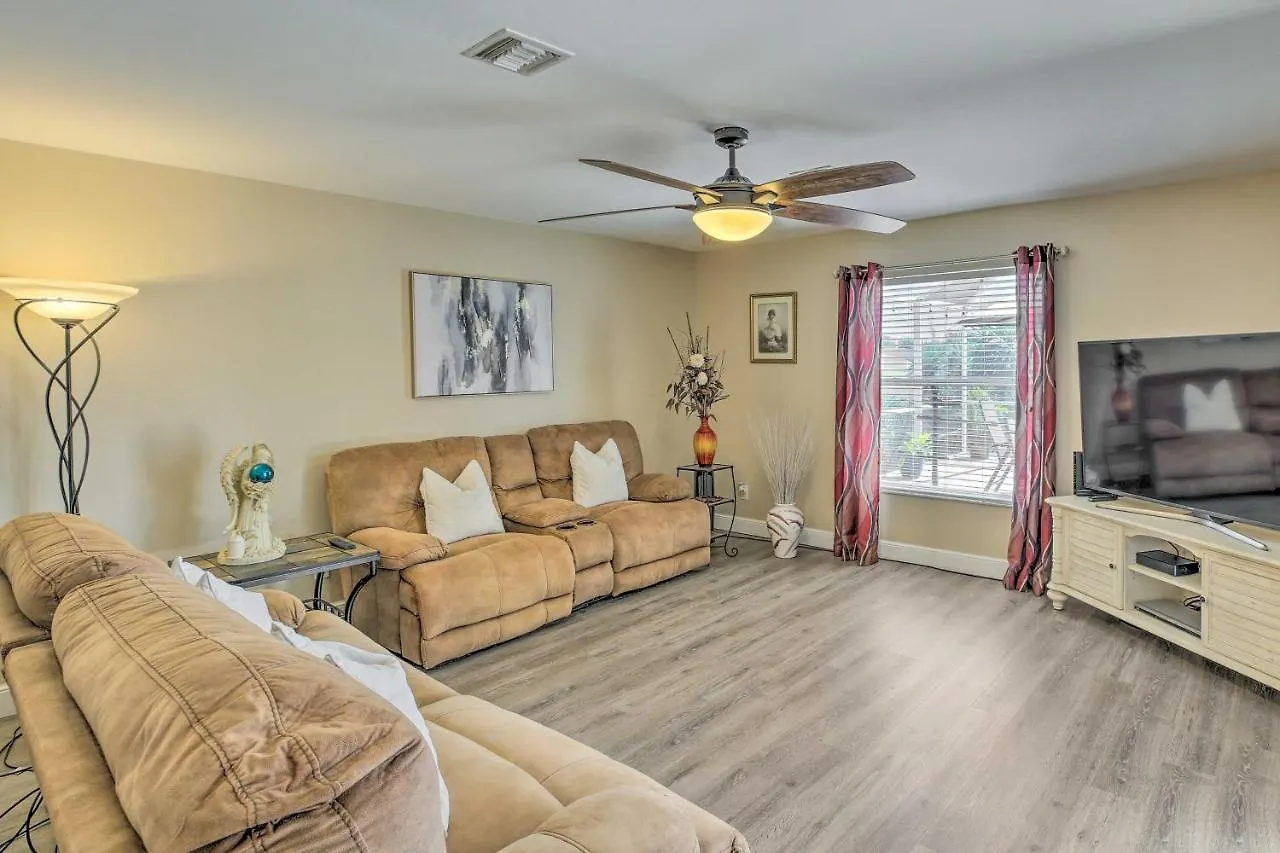 Stunning Getaway With Lanai And Heated Pool Cape Coral
