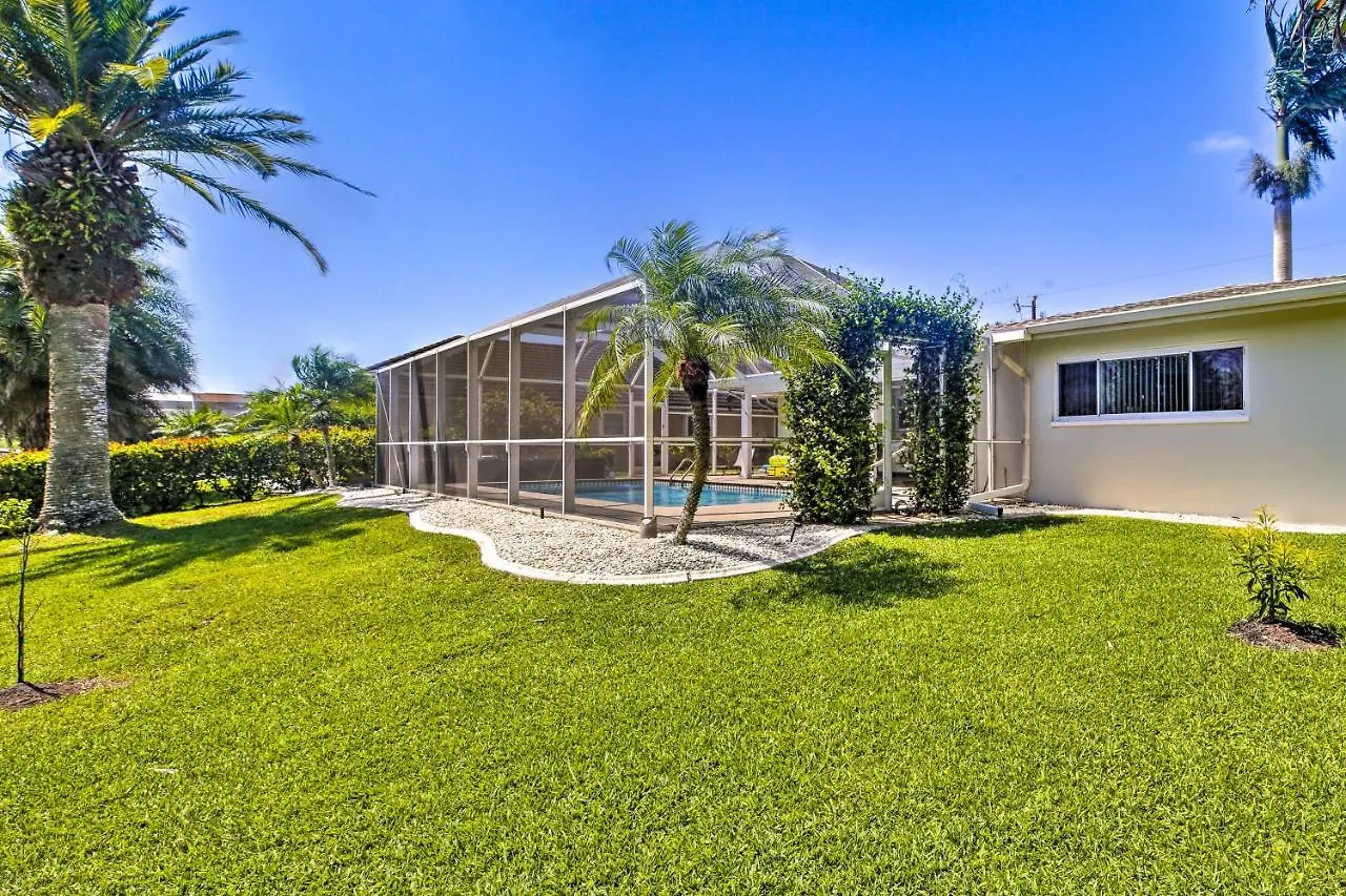 Canalfront Escape Lanai With Pool!