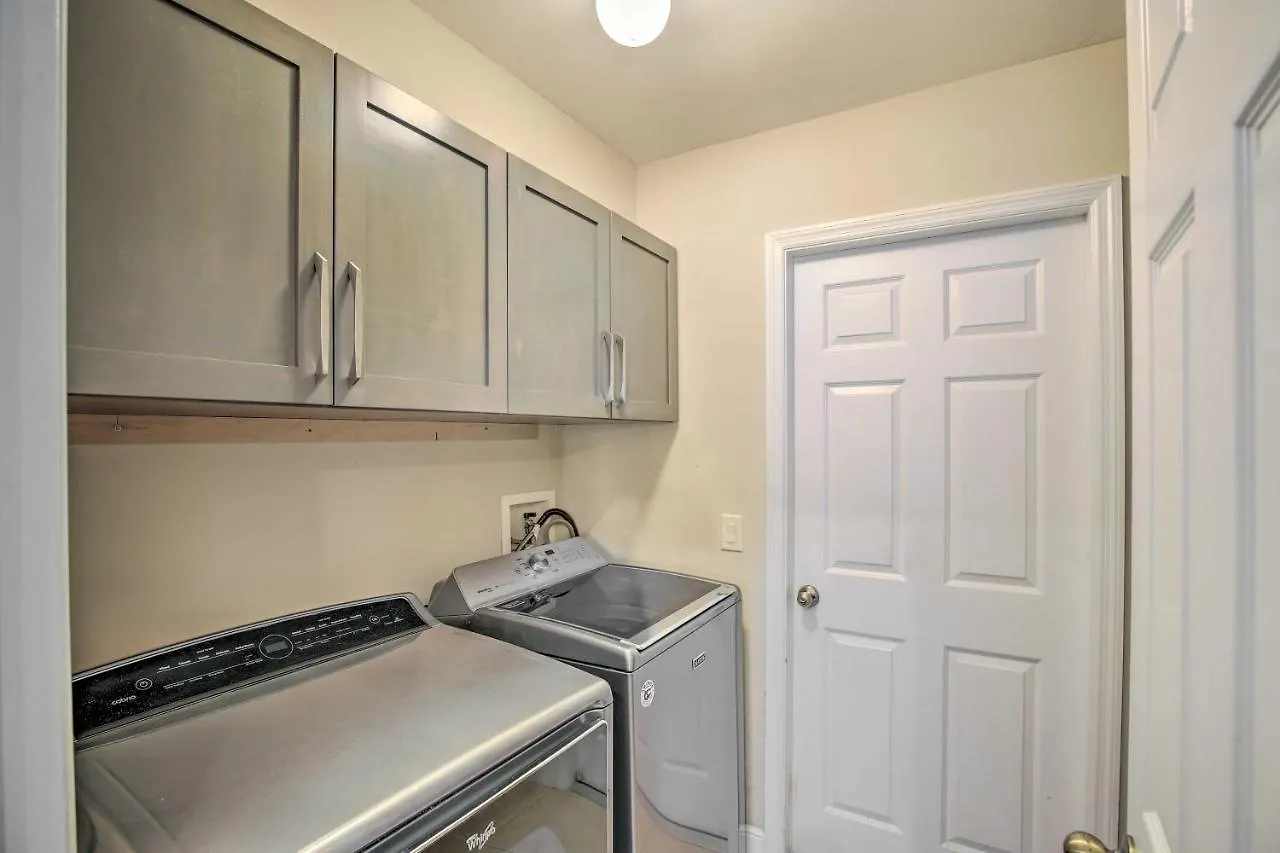 Stunning Getaway With Lanai And Heated Pool Holiday home *