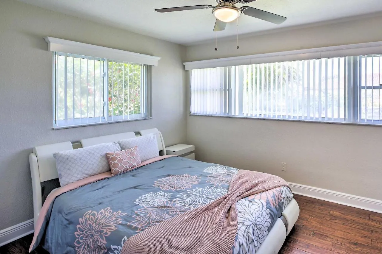 Holiday home Canalfront Escape Lanai With Pool!