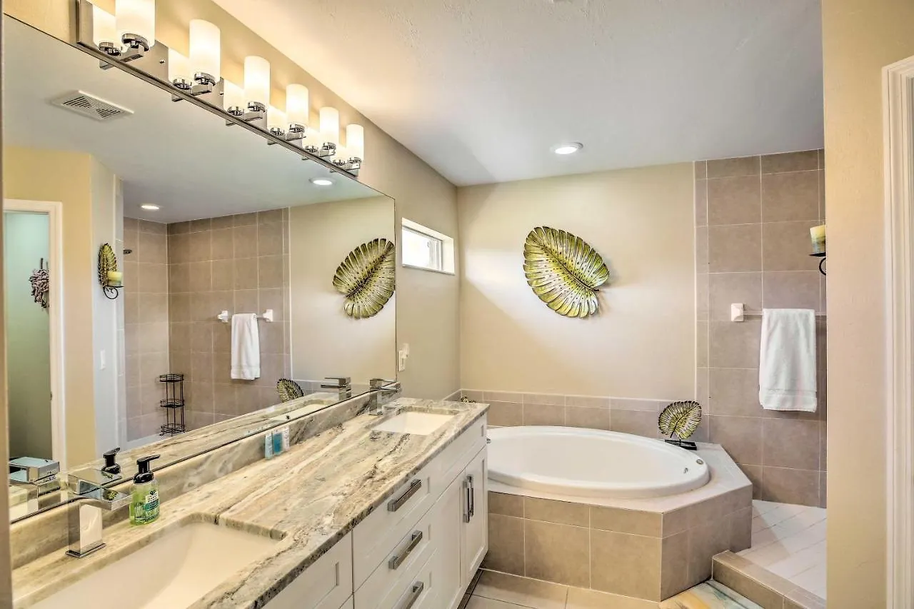 Holiday home Stunning Getaway With Lanai And Heated Pool *