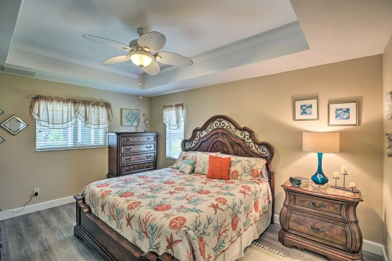 Stunning Getaway With Lanai And Heated Pool Holiday home Cape Coral