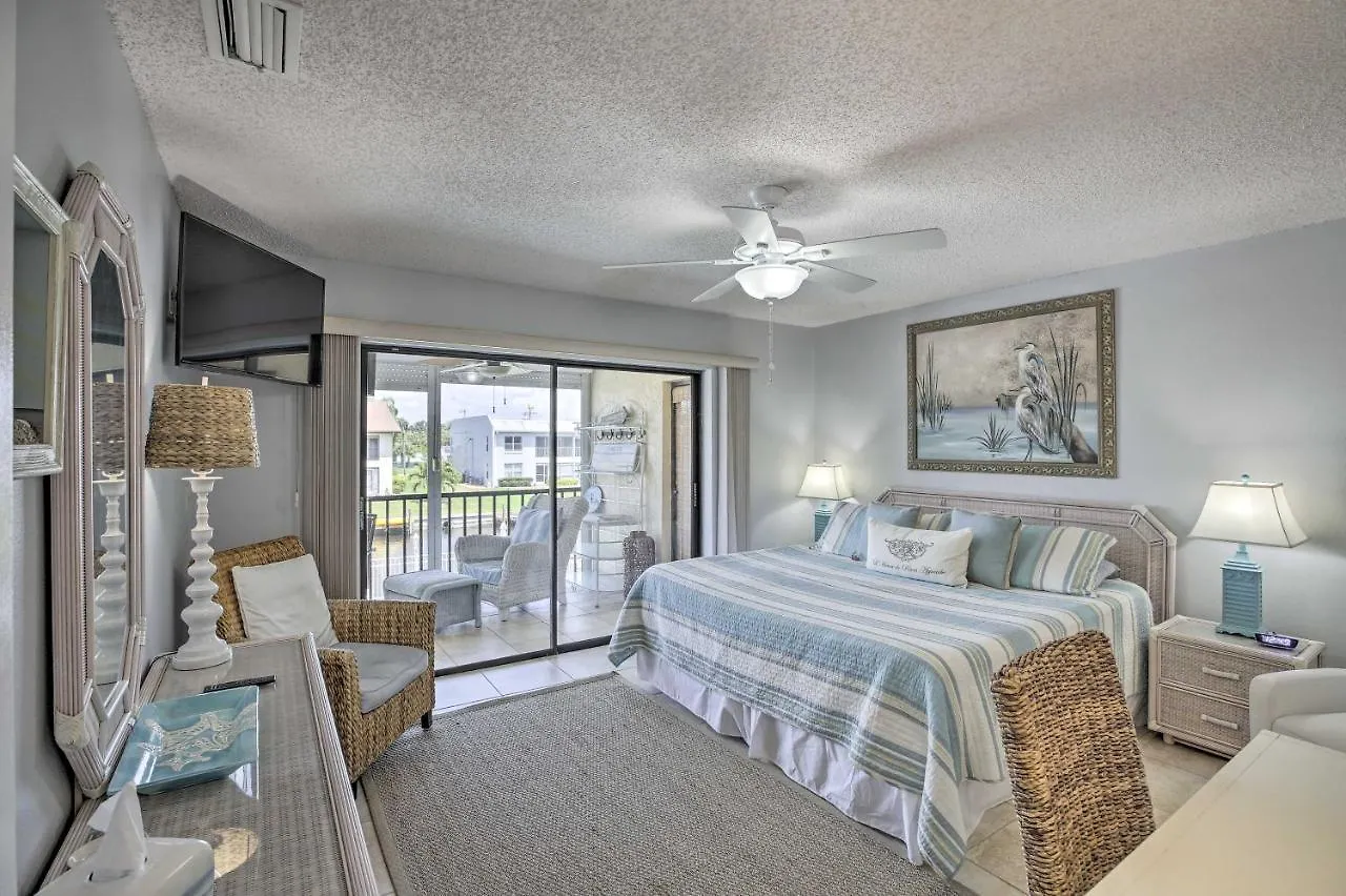Apartment With Community Pool! *