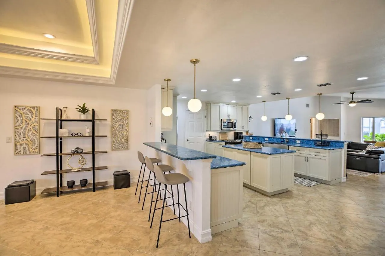 Holiday home Luxurious Waterfront Escape With Pool And Dock! *