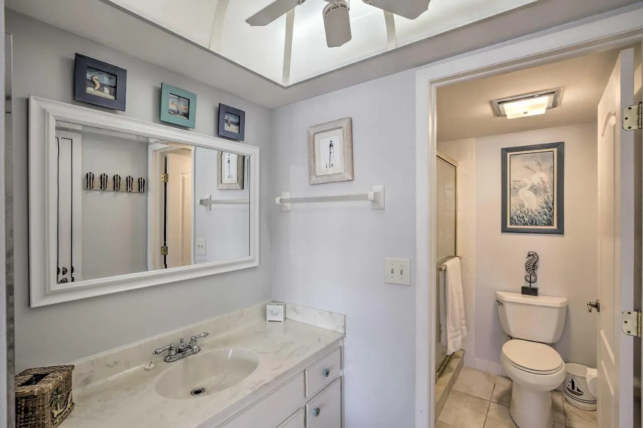 With Community Pool! Apartment Cape Coral