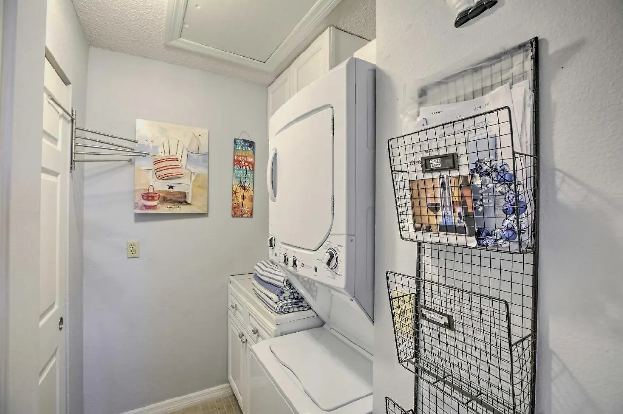 With Community Pool! Apartment *