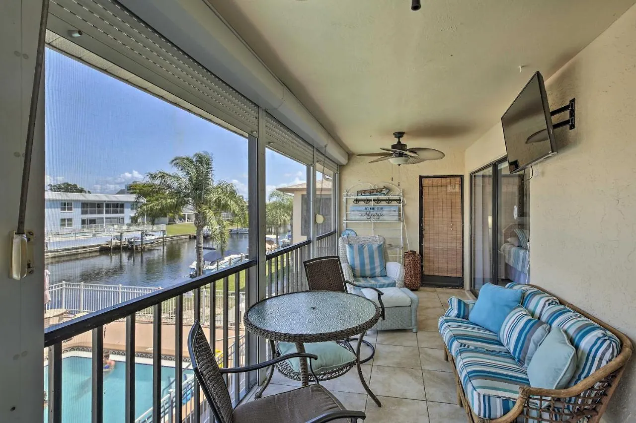 Apartment With Community Pool! Cape Coral