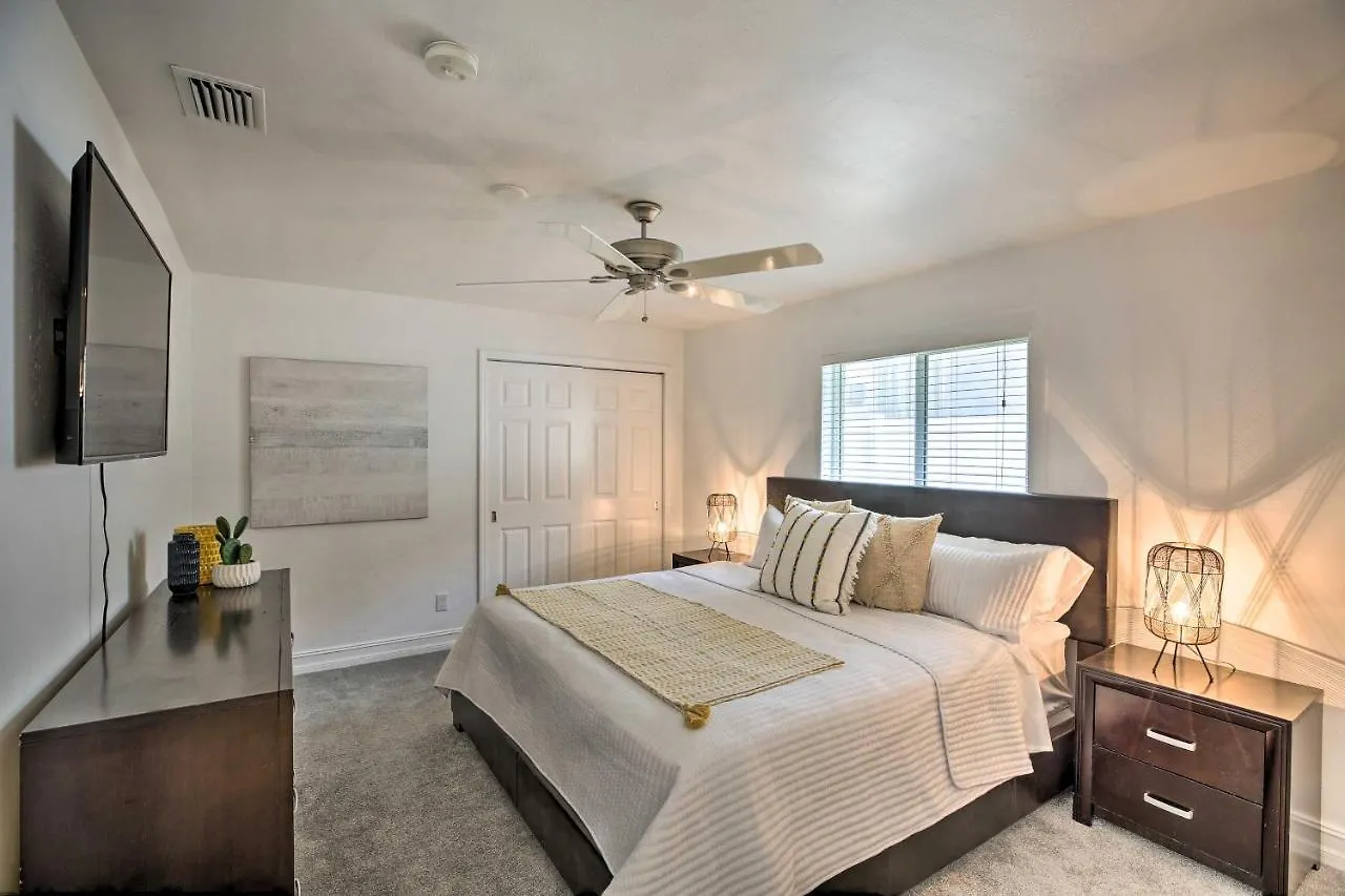 Luxurious Waterfront Escape With Pool And Dock! Cape Coral