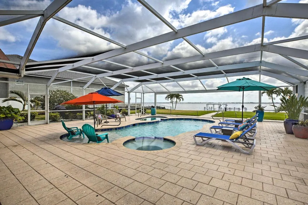 Holiday home Luxurious Waterfront Escape With Pool And Dock! *