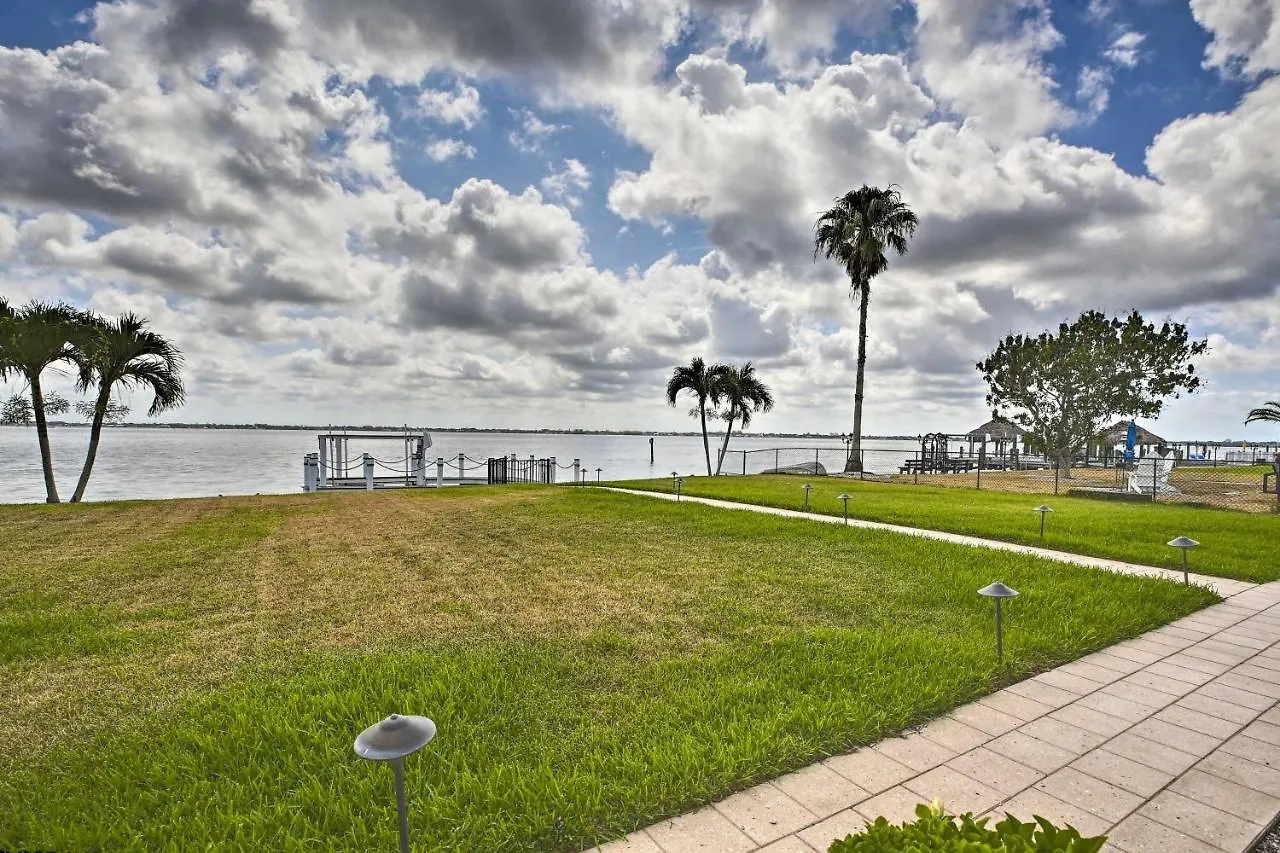 Luxurious Waterfront Escape With Pool And Dock! * Cape Coral