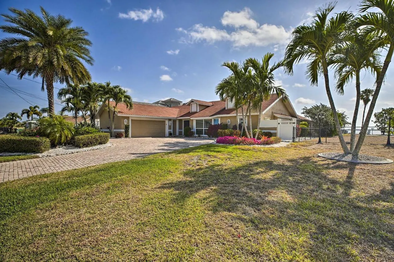 Holiday home Luxurious Waterfront Escape With Pool And Dock! *