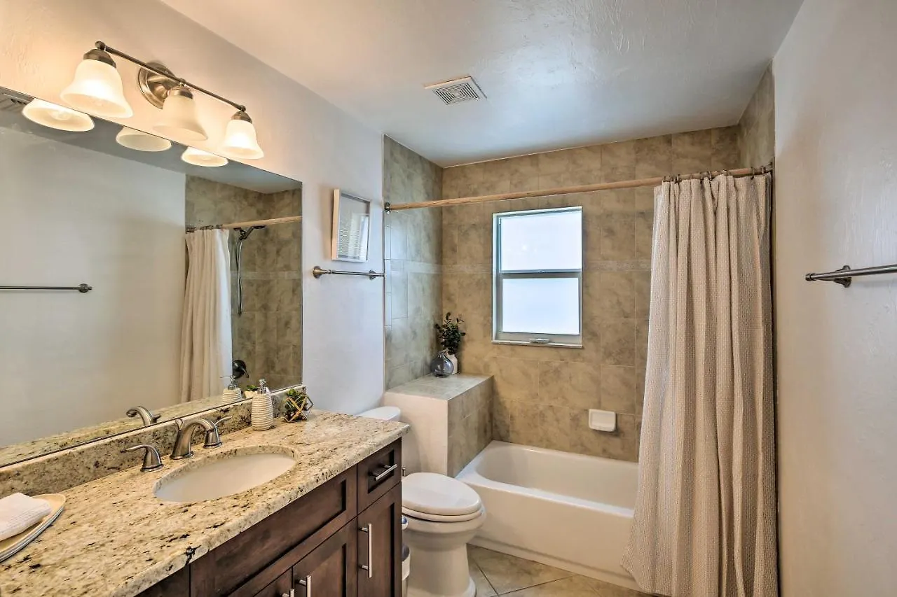 Luxurious Waterfront Escape With Pool And Dock! Holiday home Cape Coral