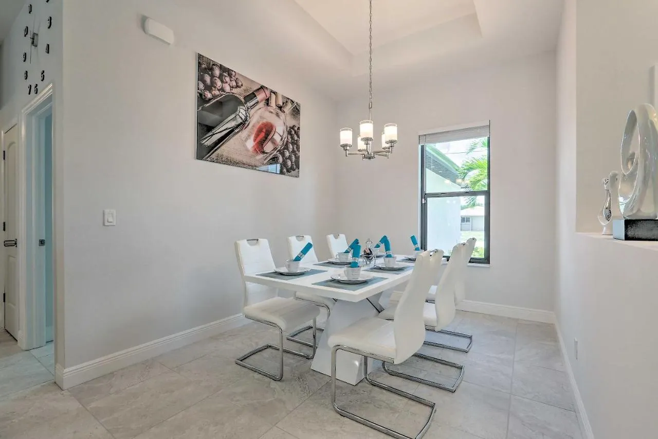Holiday home With Private Saltwater Pool! Cape Coral