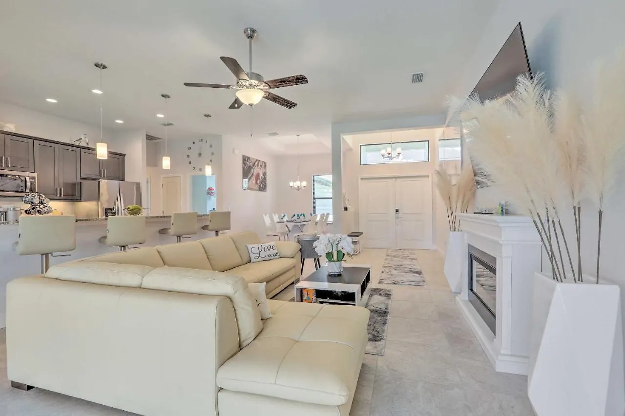 With Private Saltwater Pool! * Cape Coral