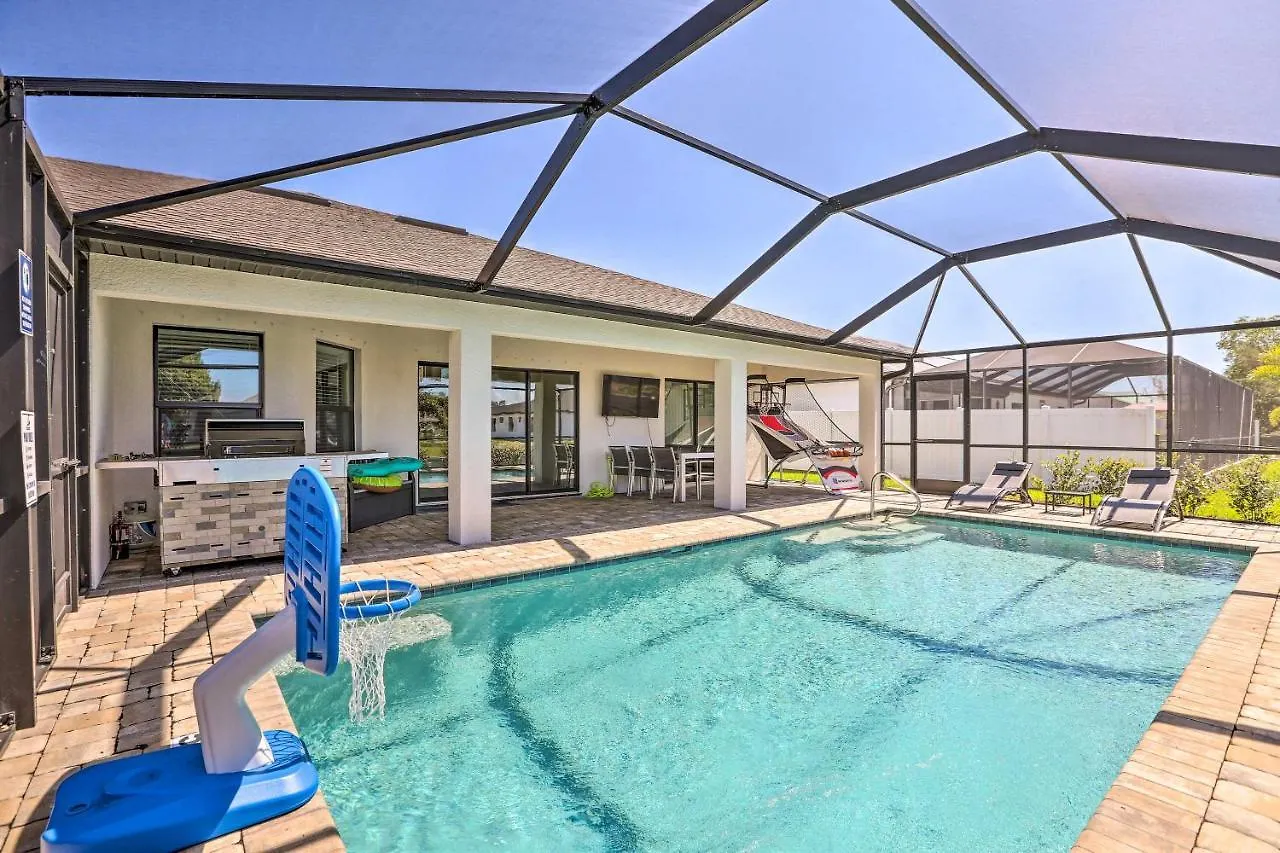 With Private Saltwater Pool! Holiday home Cape Coral