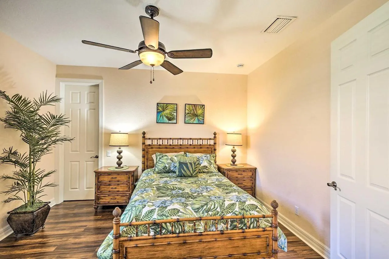 Sunny And Upscale On The Canal Villa Cape Coral