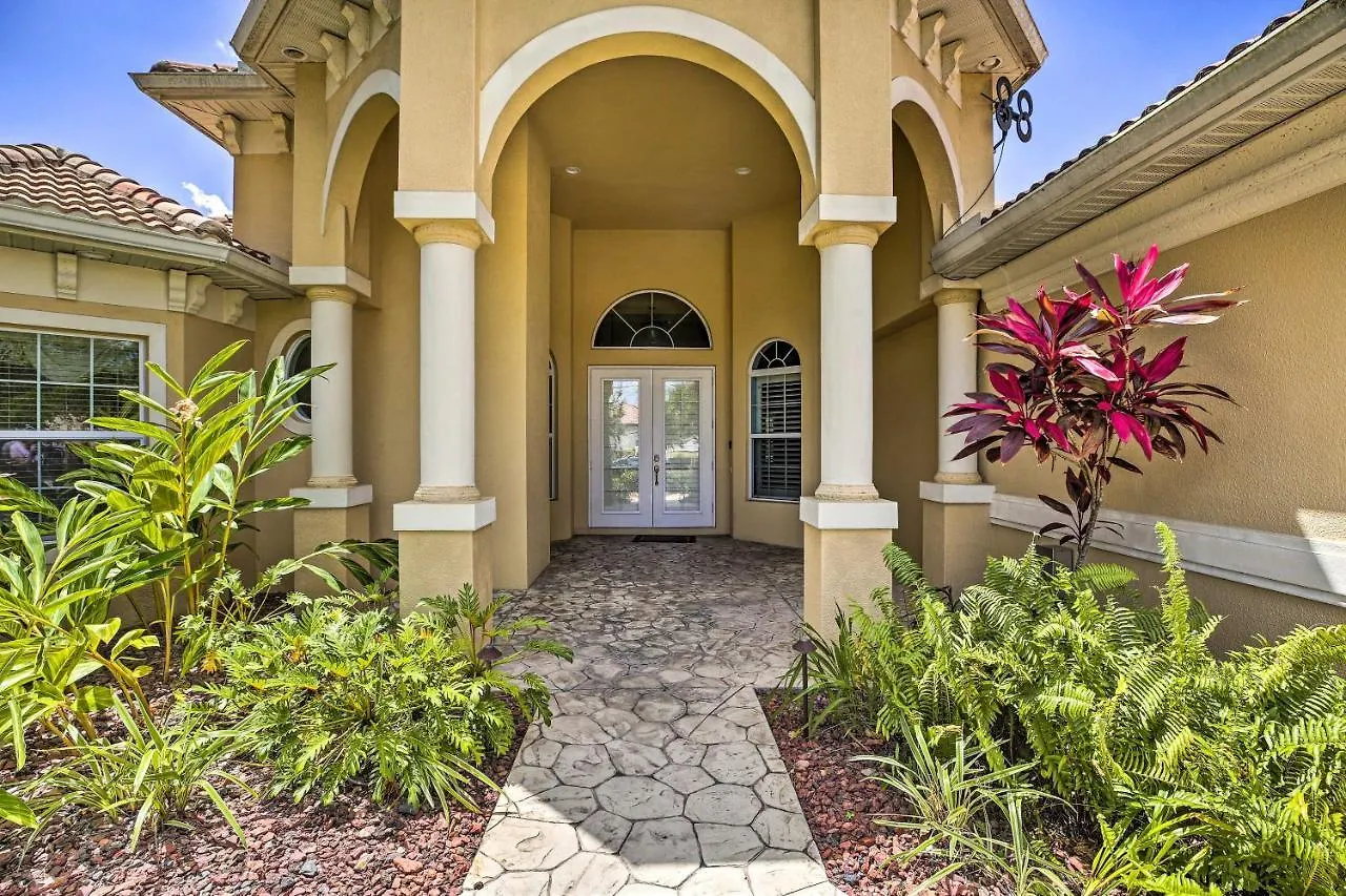 Villa Sunny And Upscale On The Canal Cape Coral