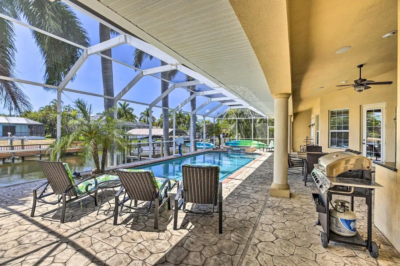 Sunny And Upscale On The Canal Villa Cape Coral