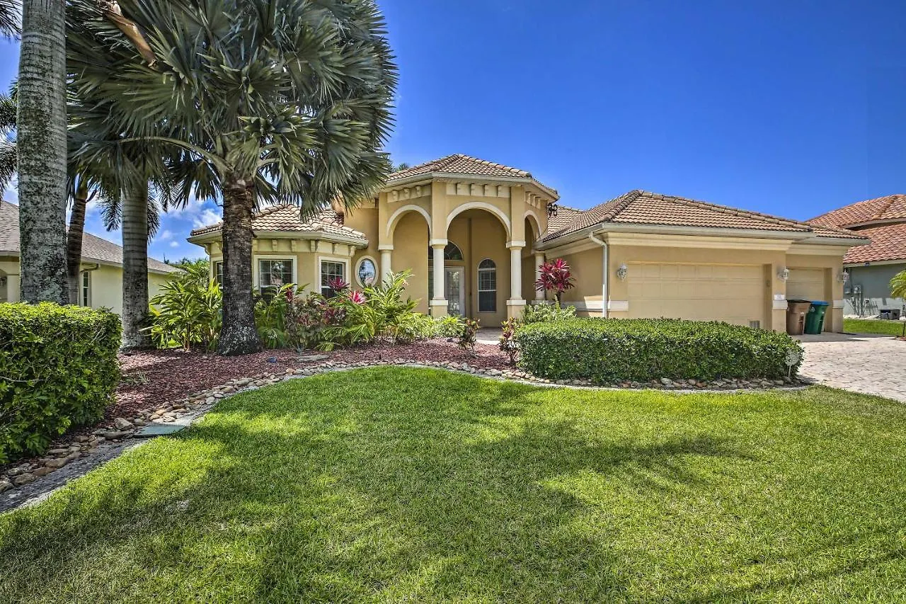 Sunny And Upscale On The Canal Cape Coral