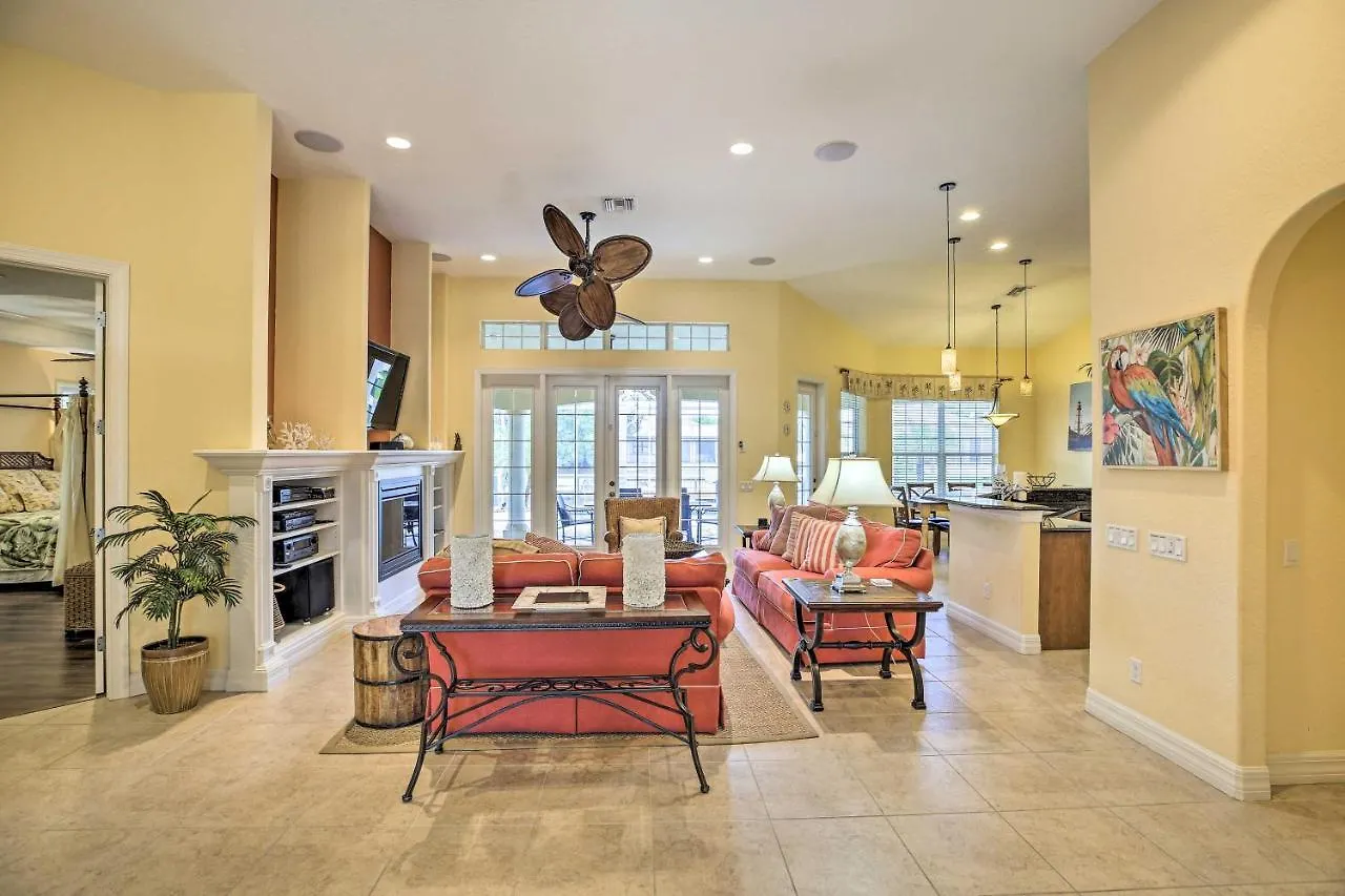 Sunny And Upscale On The Canal Cape Coral