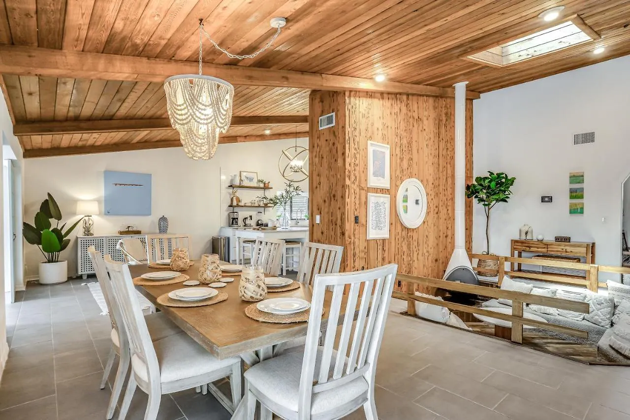 Holiday home Coastal Livin' *