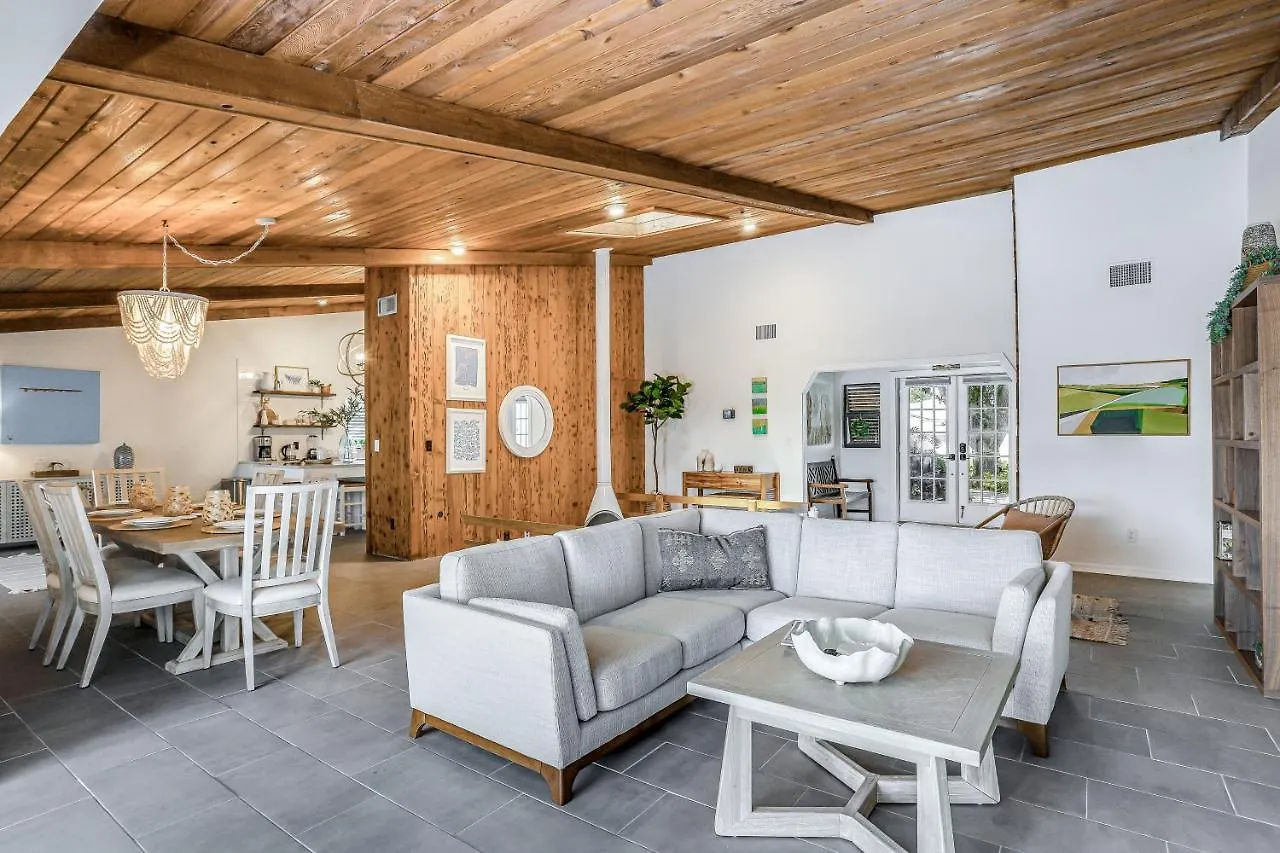 Coastal Livin' Holiday home