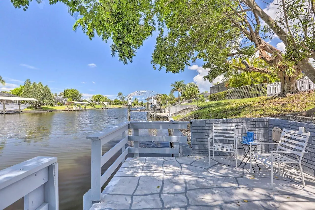 Airy Canalfront Oasis In With Pool! Cape Coral