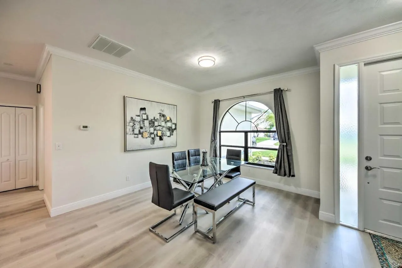 Holiday home Modern Private Lanai And Pool!