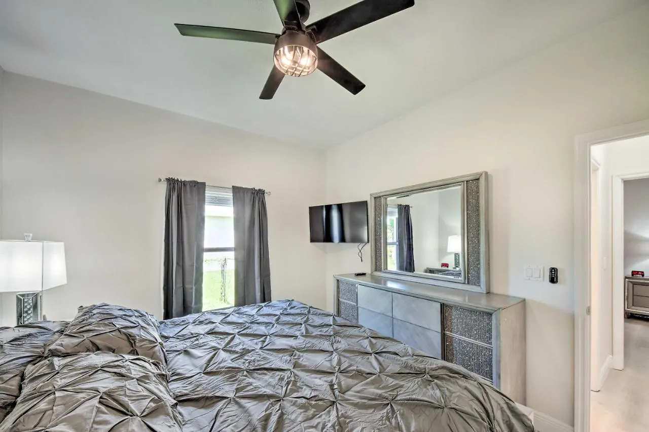 Holiday home Modern Private Lanai And Pool! Cape Coral