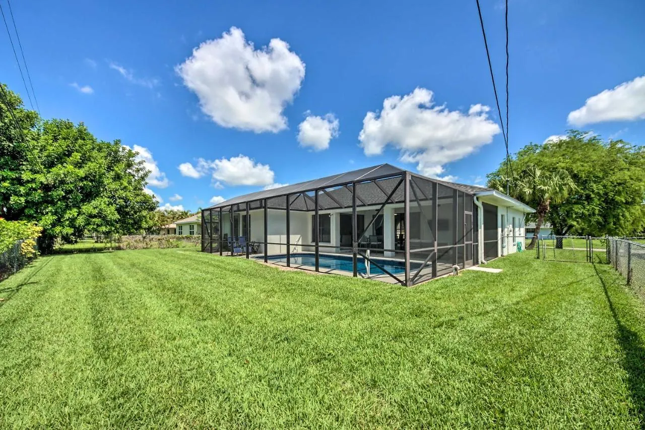 Modern Private Lanai And Pool! Holiday home