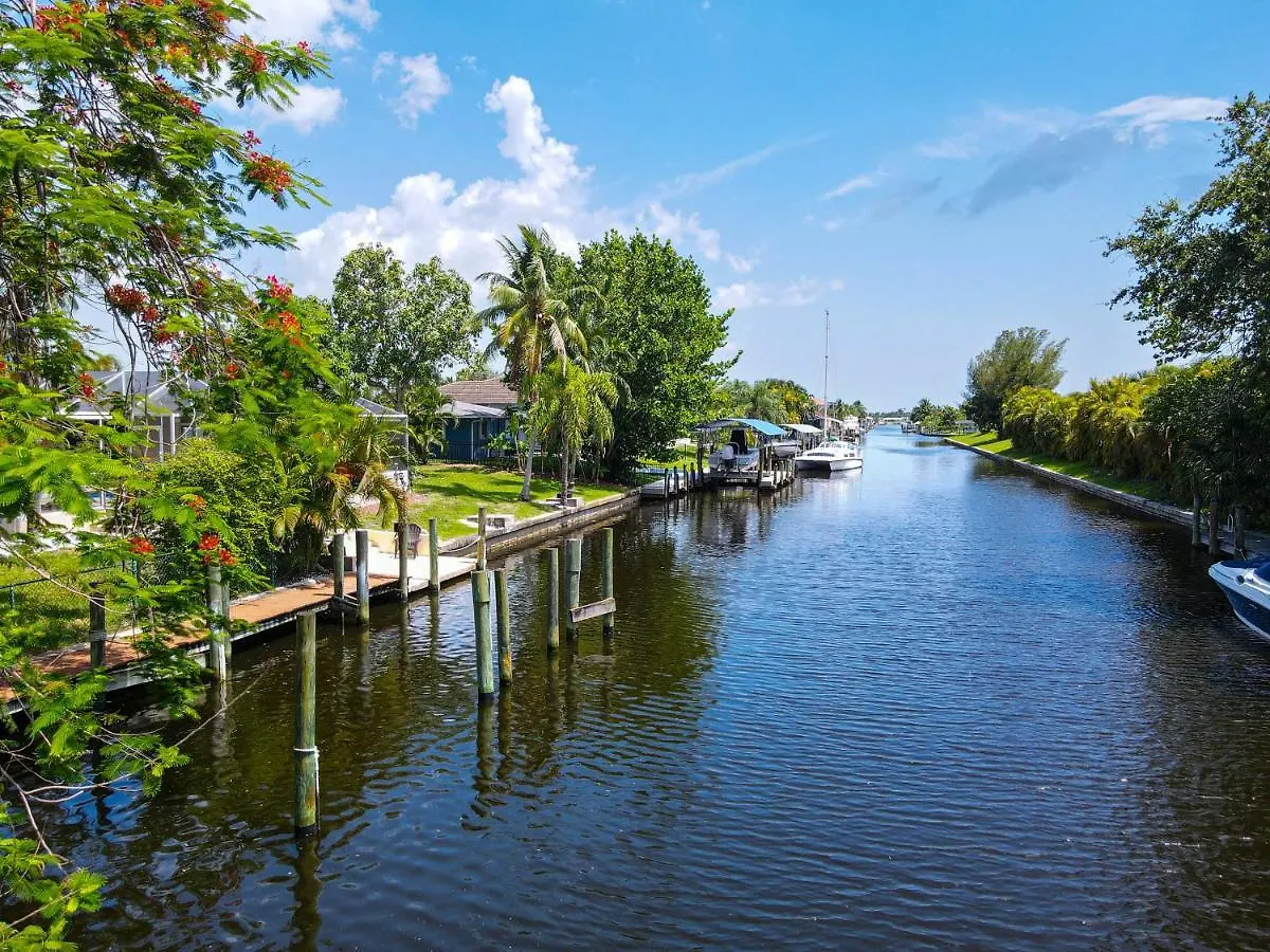 Villa Waterfront Pool With Sailboat Access