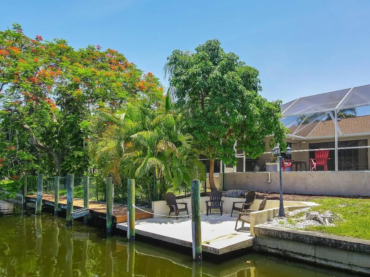 Villa Waterfront Pool With Sailboat Access