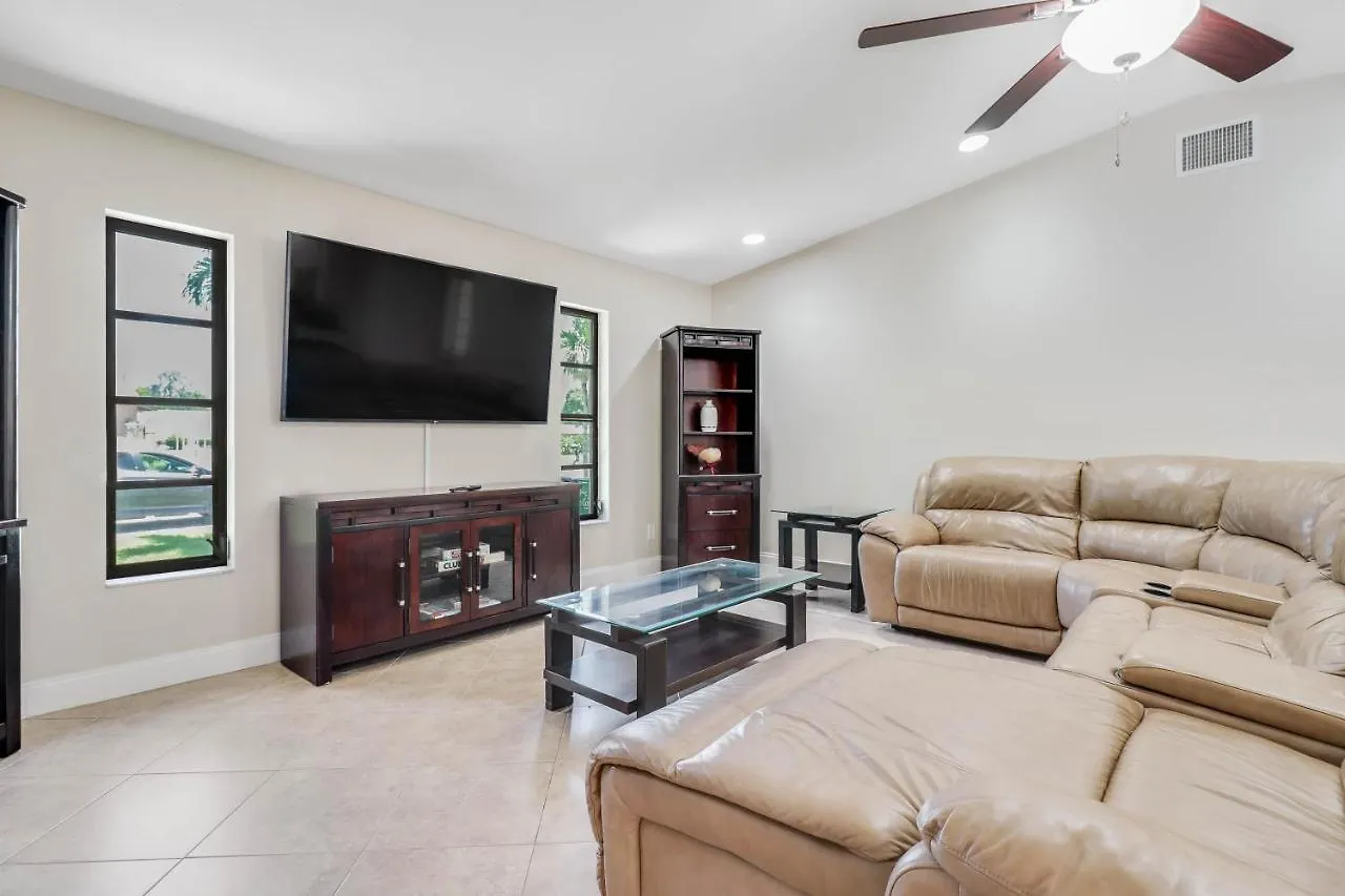 Waterfront Pool With Sailboat Access * Cape Coral