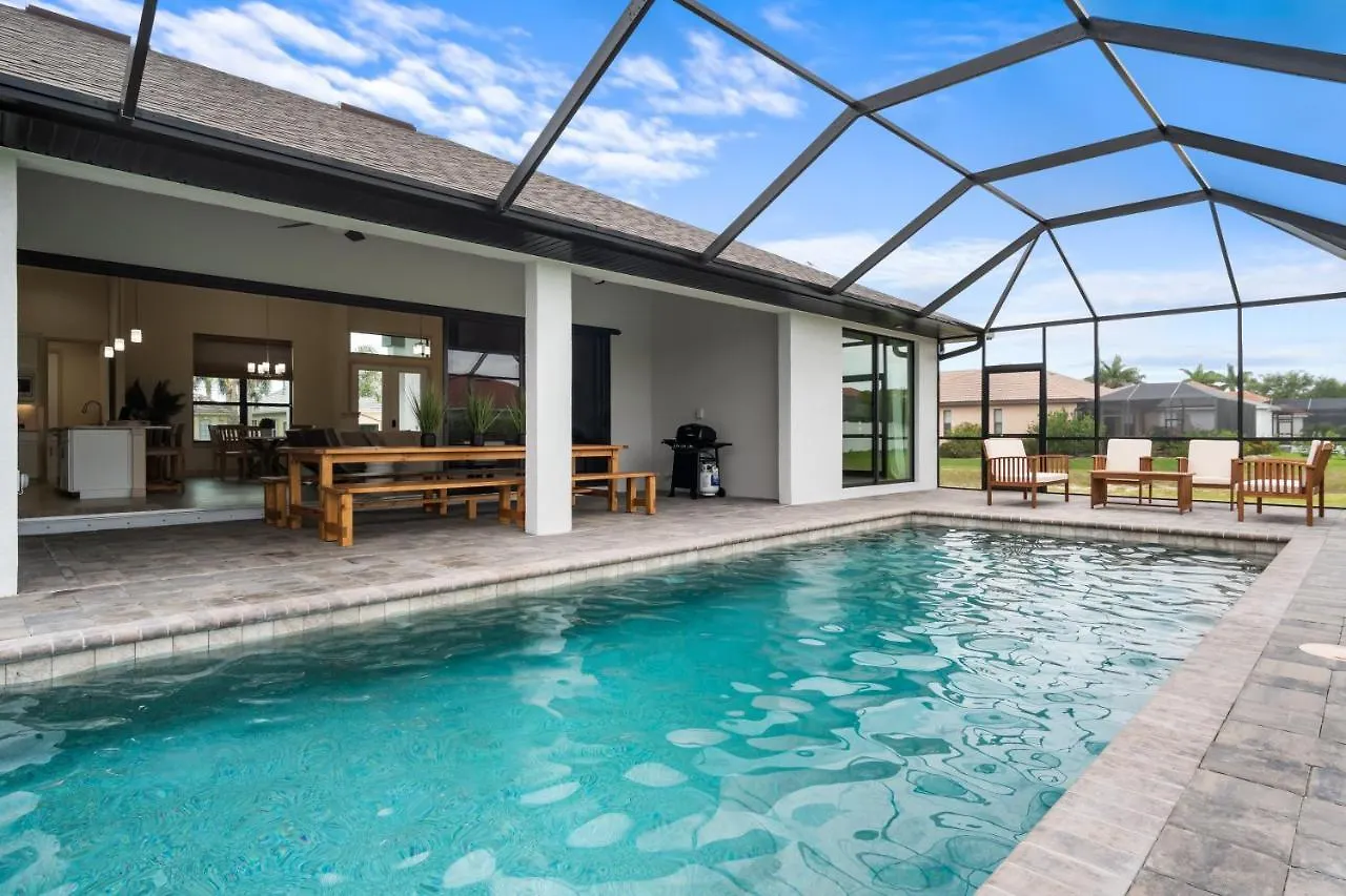 Holiday home Sw Fl Oasis - 4bdr - 3bth - Pool - Game - Sleeps 10 Or More