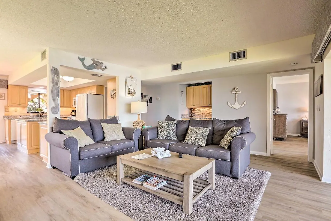 Covered Lanai And Waterfront View Apartment *
