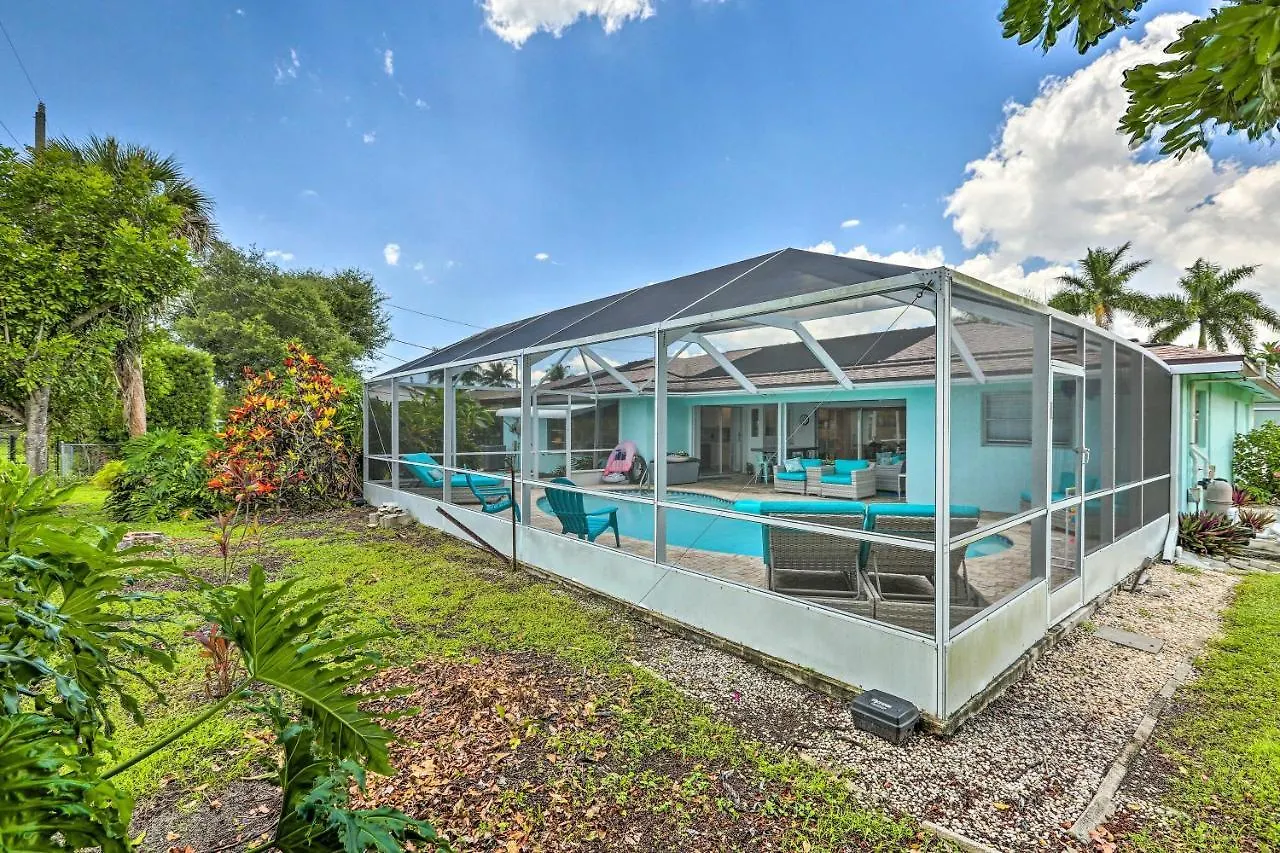 Bright And Breezy Retreat With Pool! Holiday home Cape Coral