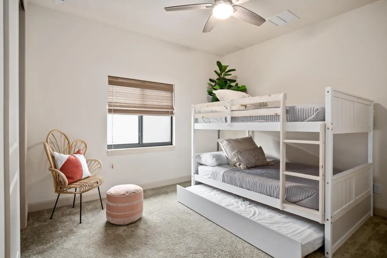 Holiday home Sw Fl Oasis - 4bdr - 3bth - Pool - Game - Sleeps 10 Or More