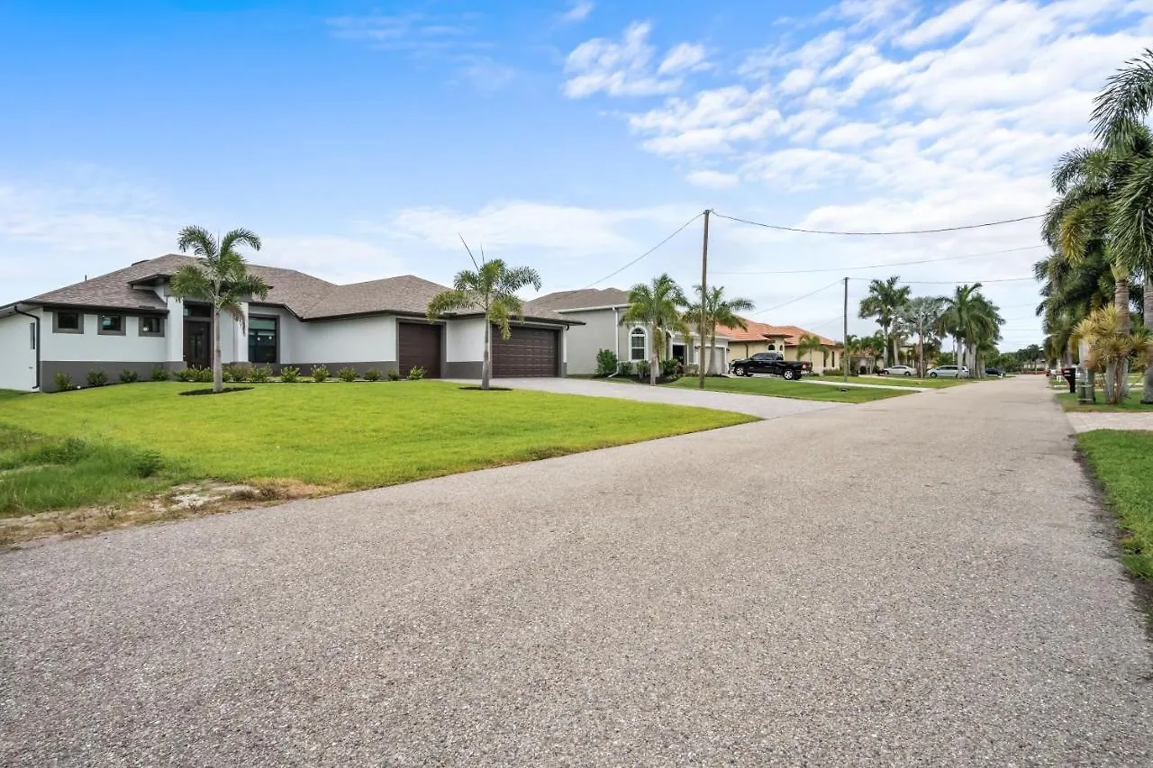 Sw Fl Oasis - 4bdr - 3bth - Pool - Game - Sleeps 10 Or More