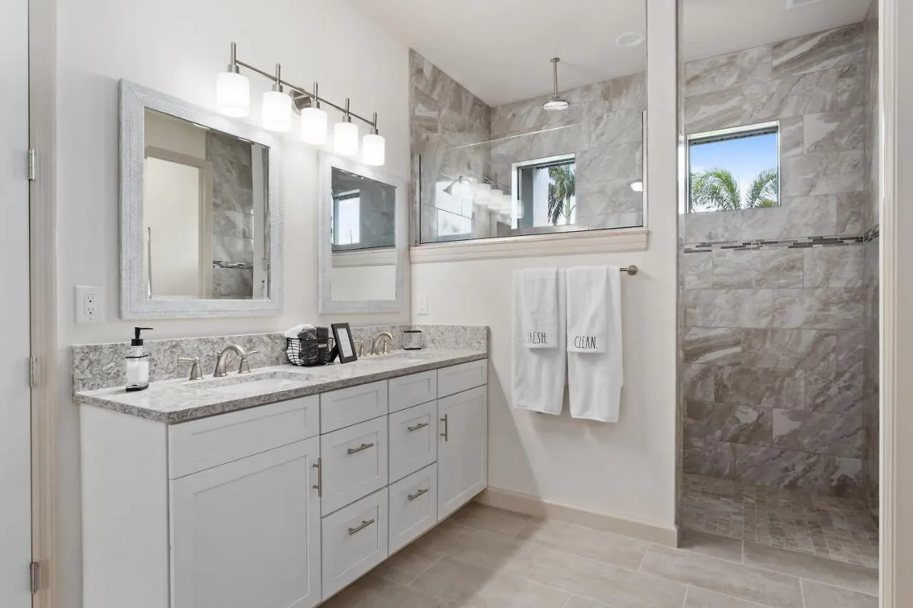 Sw Fl Oasis - 4bdr - 3bth - Pool - Game - Sleeps 10 Or More Cape Coral