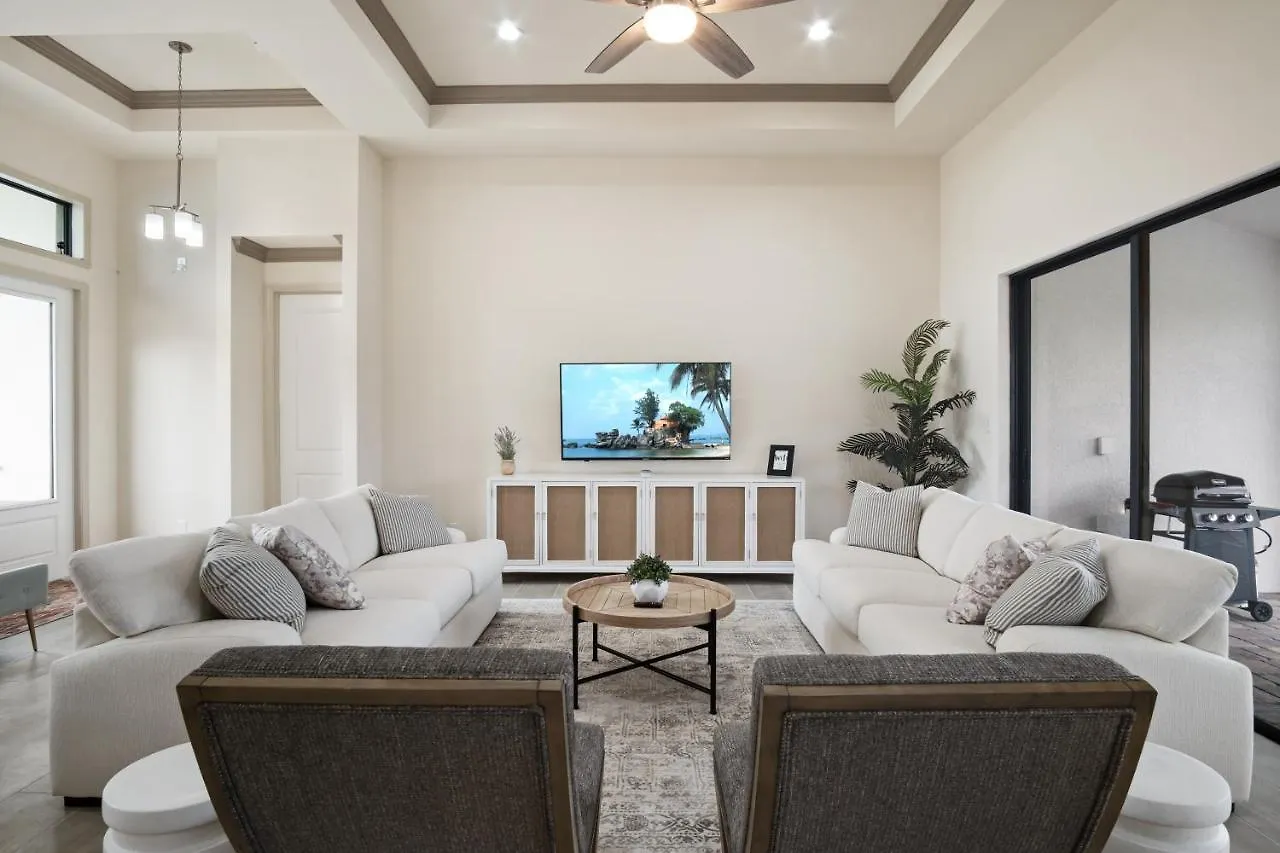 Sw Fl Oasis - 4bdr - 3bth - Pool - Game - Sleeps 10 Or More Holiday home Cape Coral
