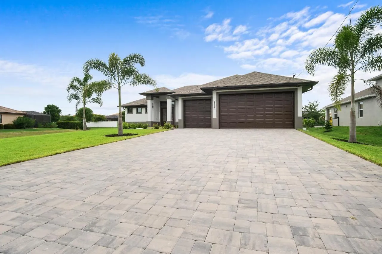 Sw Fl Oasis - 4bdr - 3bth - Pool - Game - Sleeps 10 Or More Holiday home *