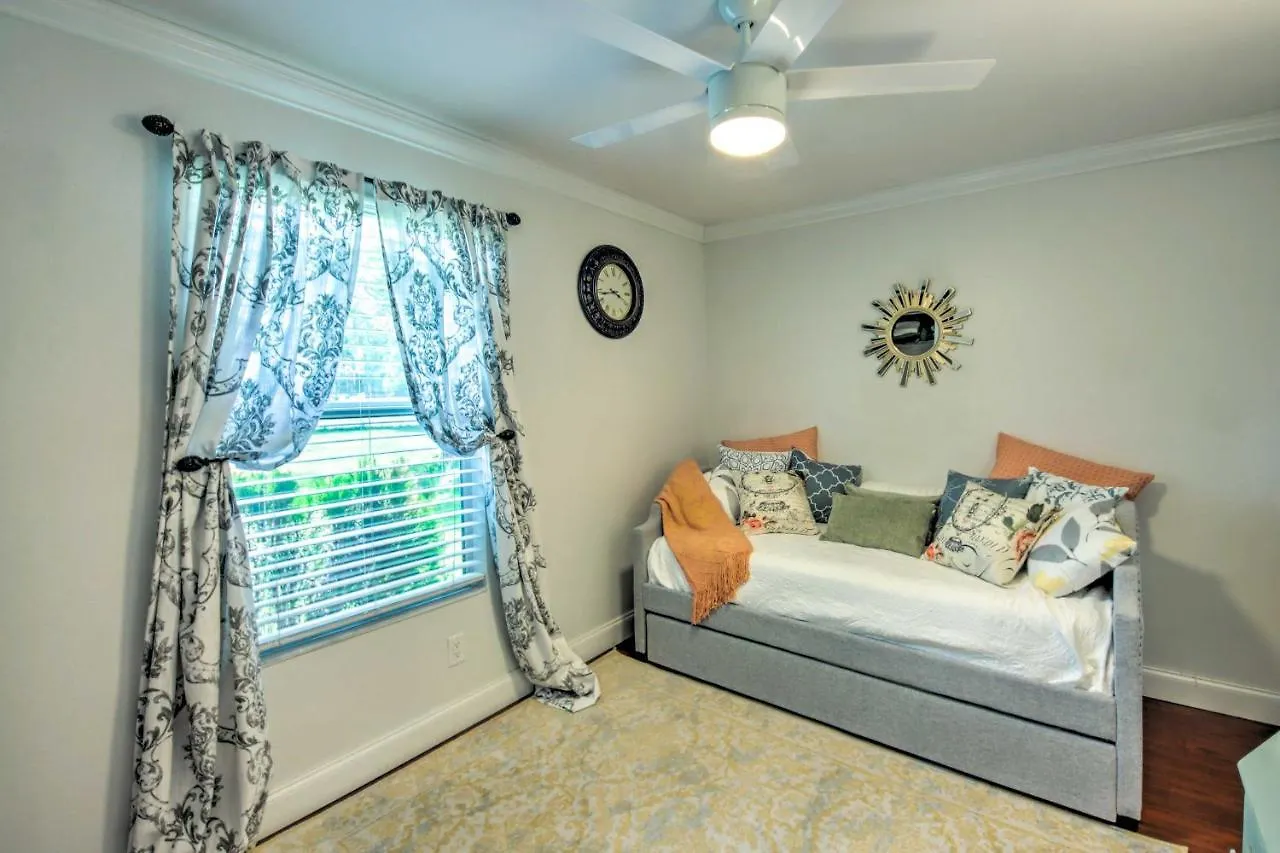 Elegant Private Pool, Grill! Holiday home Cape Coral