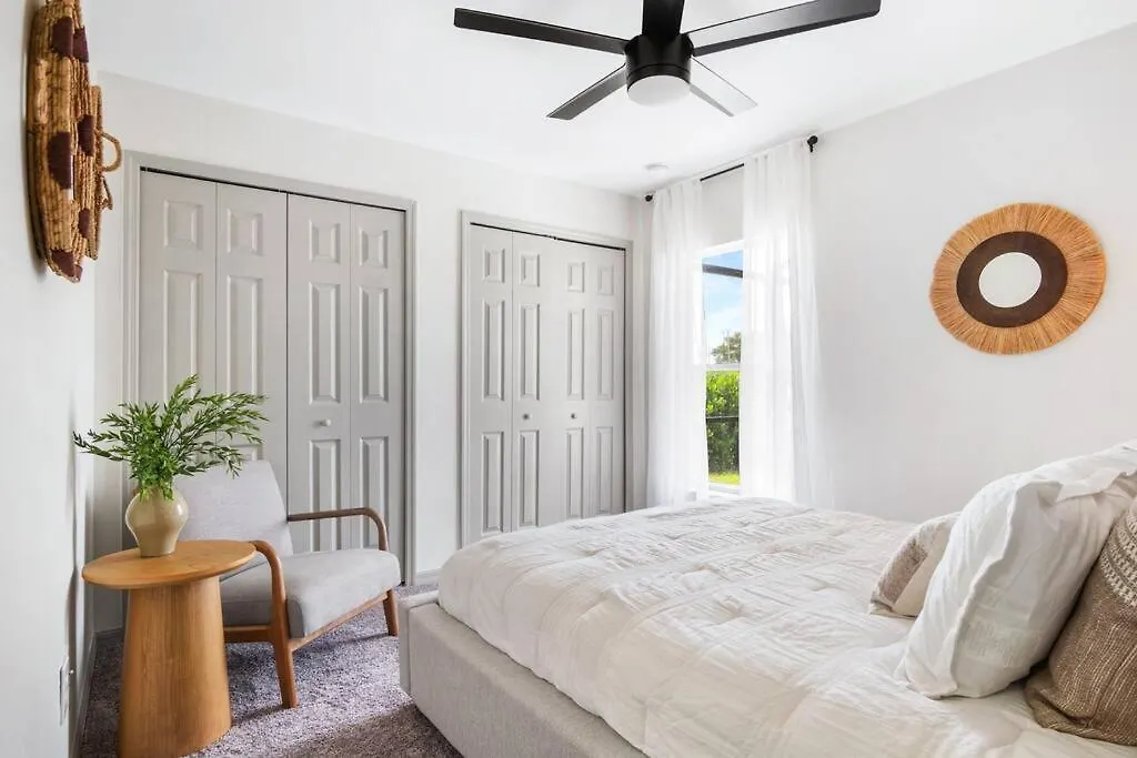 Cape Escape Ii - 4bdr - 2bth - Pool - Sleeps 10 Or More *